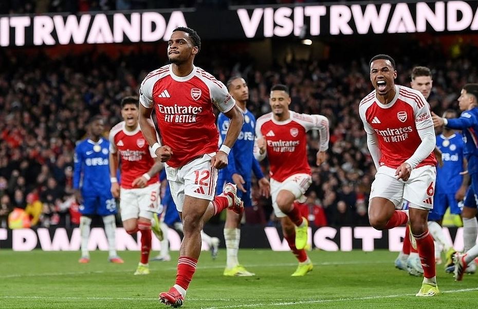 Đội hình Chelsea chỉ còn 10 người sau thẻ đỏ của Pedro Neto ở phút 70