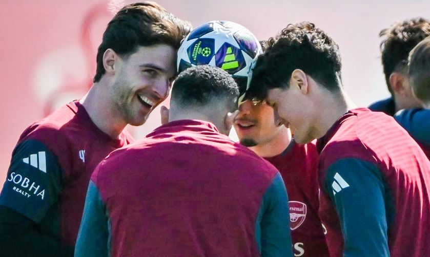 Các cầu thủ Arsenal bị chế giễu vì bài tập lạ trên sân cỏ