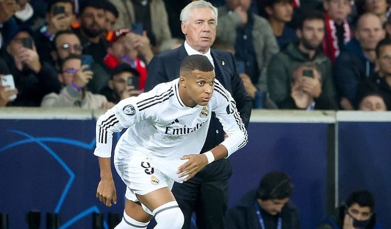 Carlo Ancelotti bắt đầu sự nghiệp cầu thủ với vai trò tiền vệ phòng ngự chắc chắn