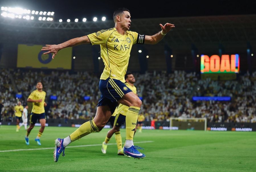 Ronaldo lập cú đúp trong ngày tái xuất, chấm dứt điều trị chấn thương