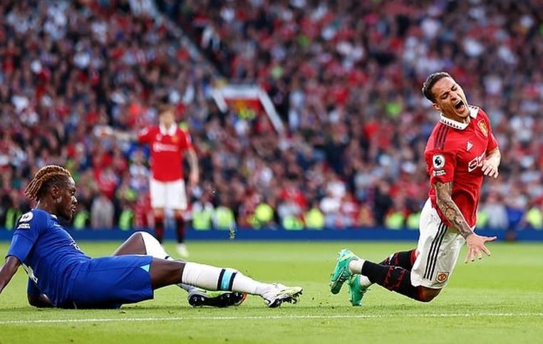 Sức khỏe của Antony gây lo lắng tác động nghiêm trọng đến Manchester United